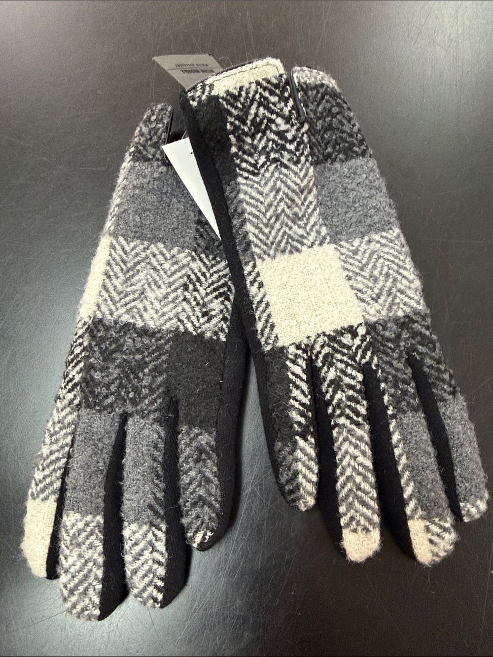 Doβeverything in love Plaid Wool Blend Gloves in Black, Gray, Cream